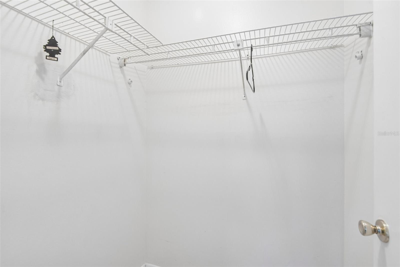 5550 Mariner Blvd Property Photo 10
