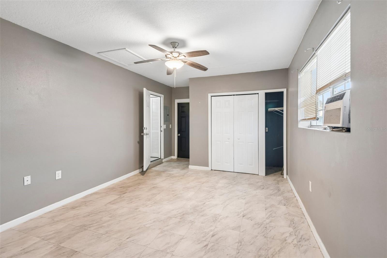 5550 Mariner Blvd Property Photo 13