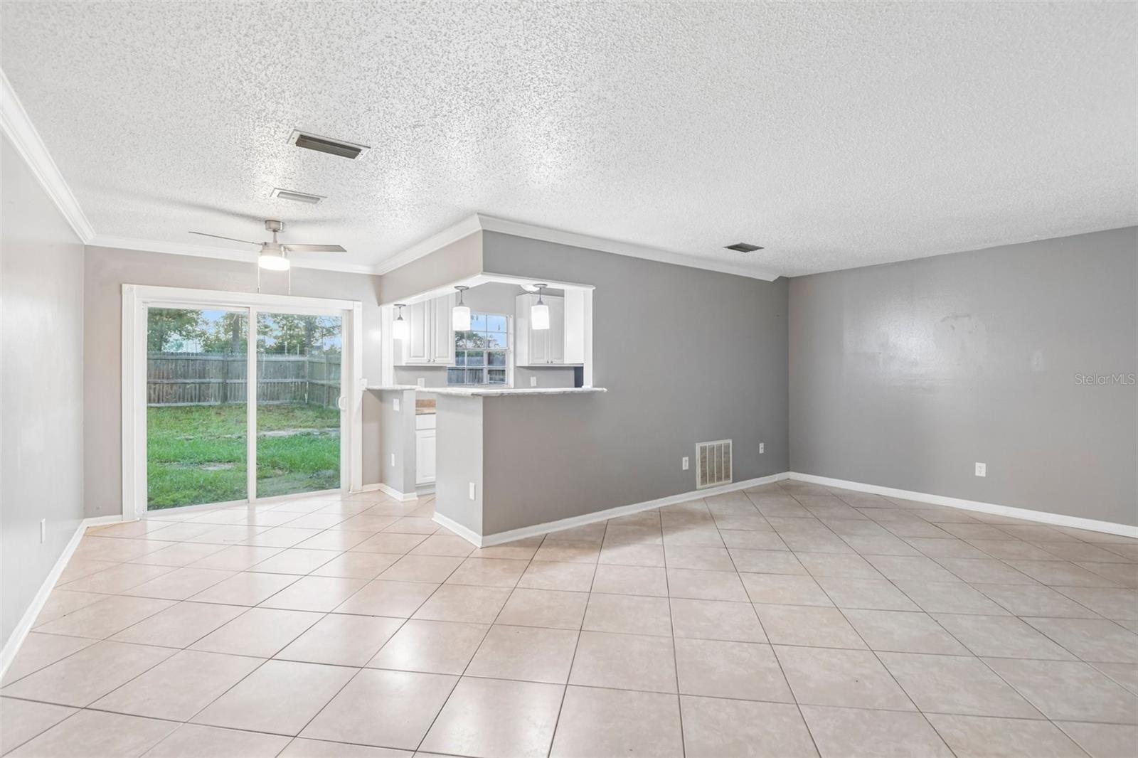 5550 Mariner Blvd Property Photo 17
