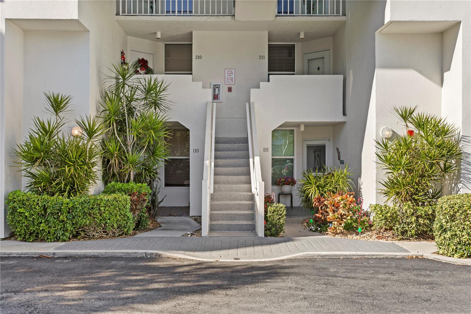 5279 ISLA KEY BLVD S #211 Property Photo 1