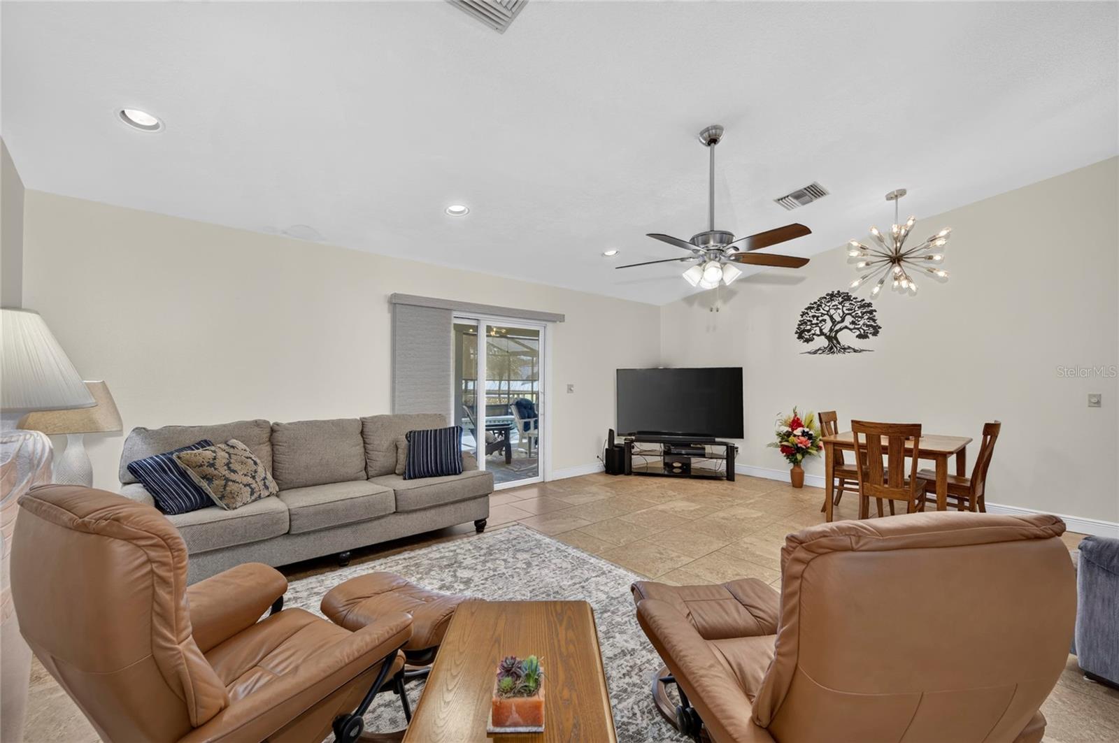 6449 Avocado Dr Property Photo 5