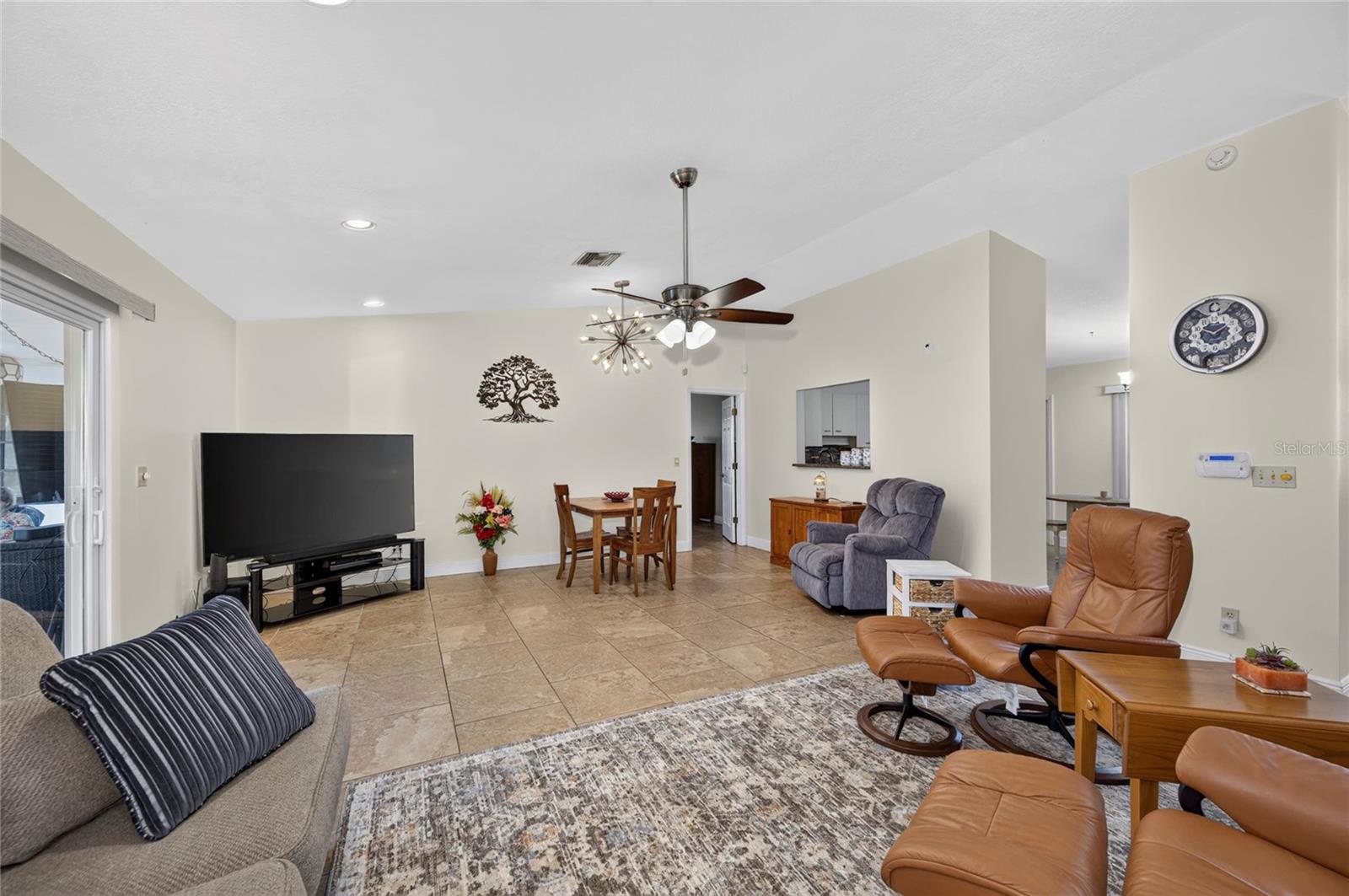 6449 Avocado Dr Property Photo 11