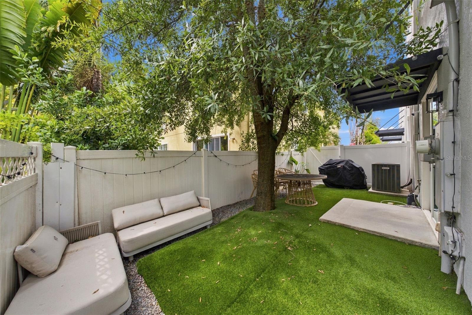 3226 W Horatio St Property Photo 33
