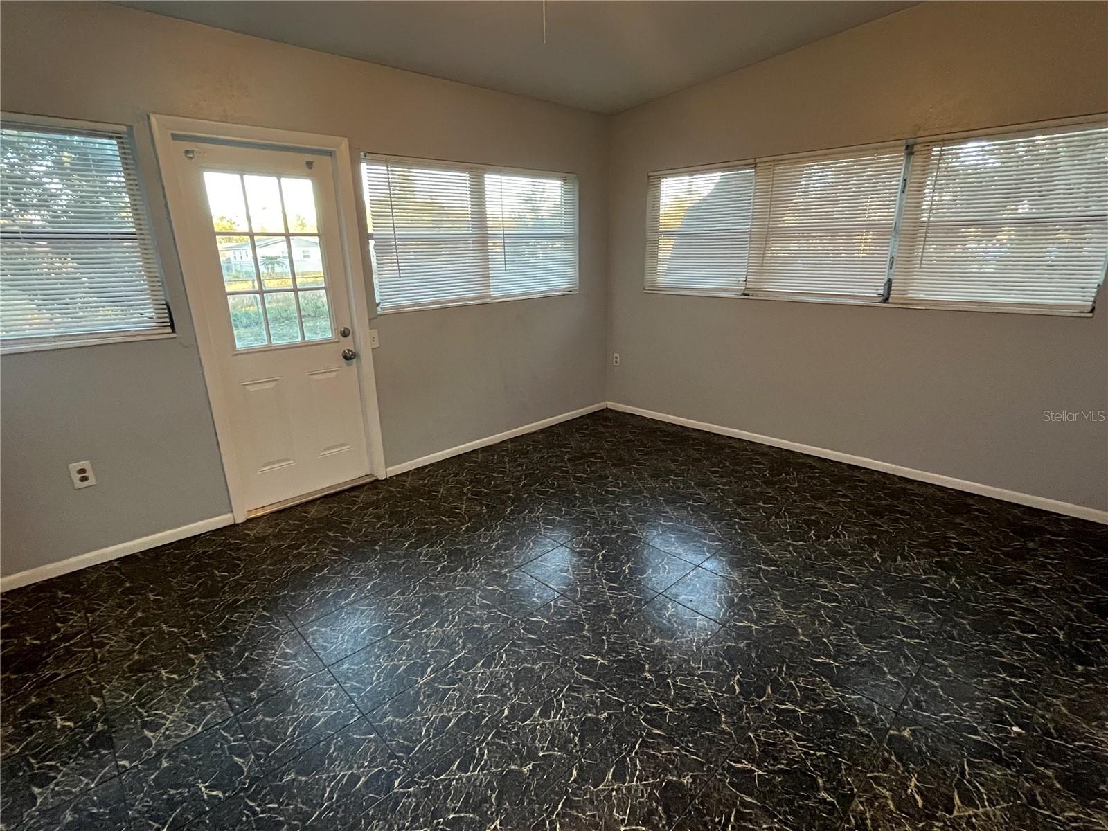 510 Manor Dr Property Photo 11
