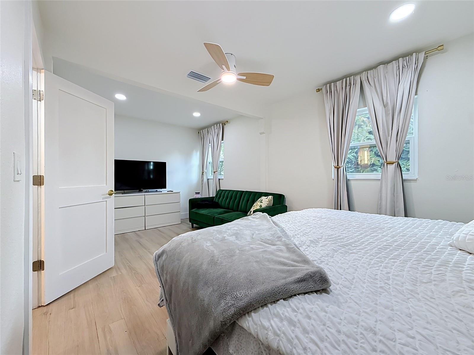 5833 Dartmouth Ave N Property Photo 28