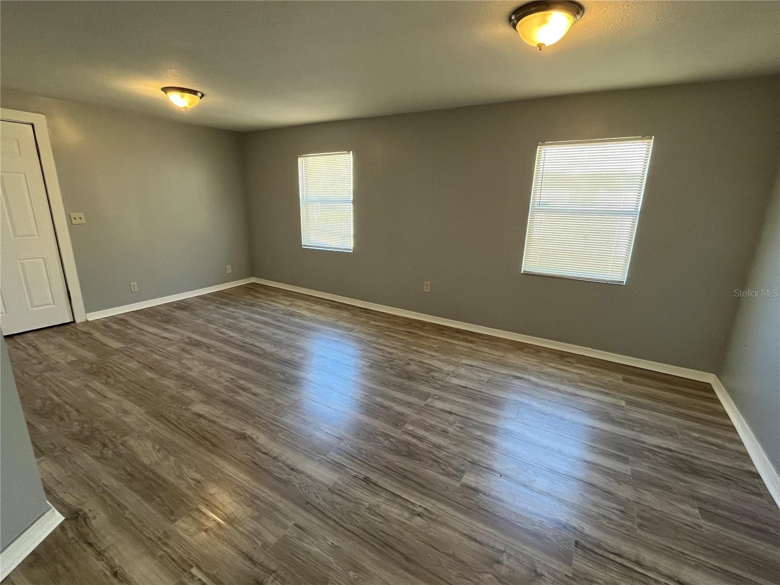 407 Cardinal Dr Property Photo 2