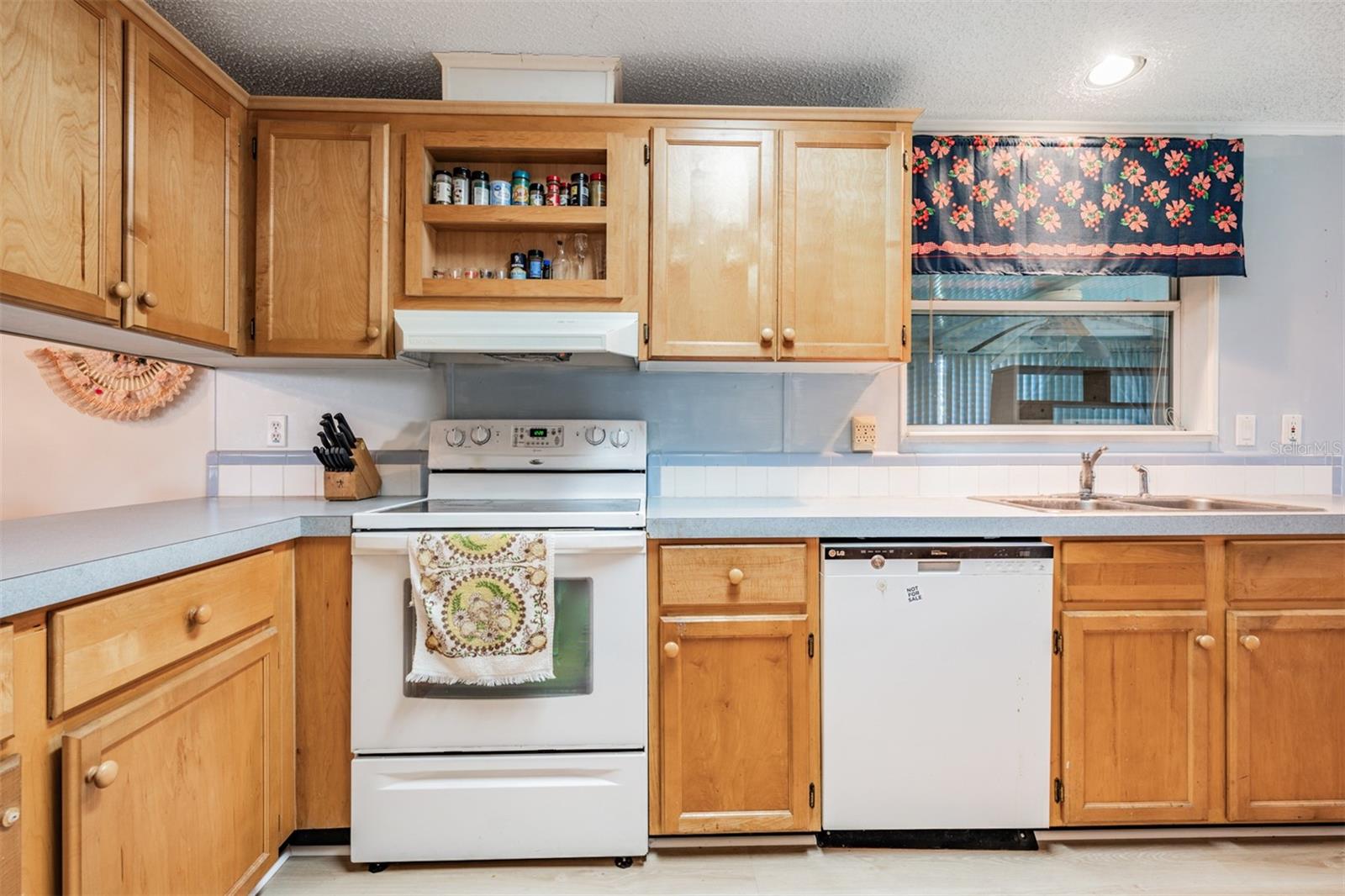37700 Neukom Ave Property Photo 22
