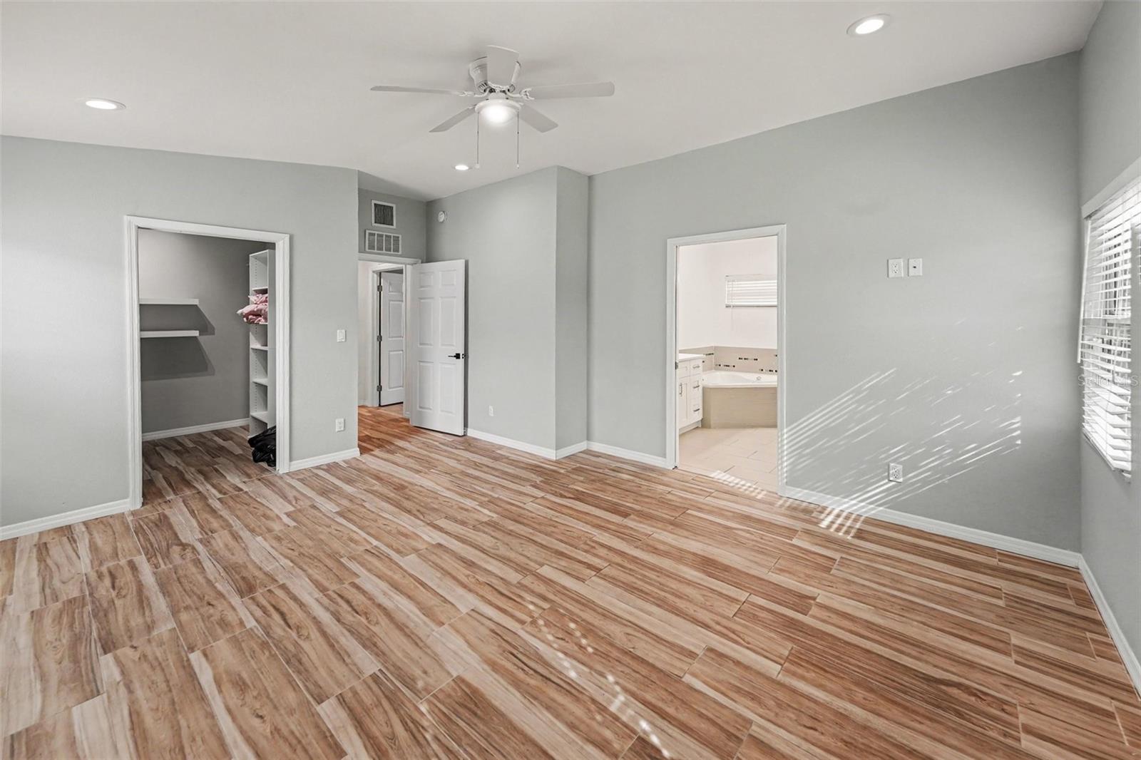 3936 E Eden Roc Cir #1 Property Photo 13