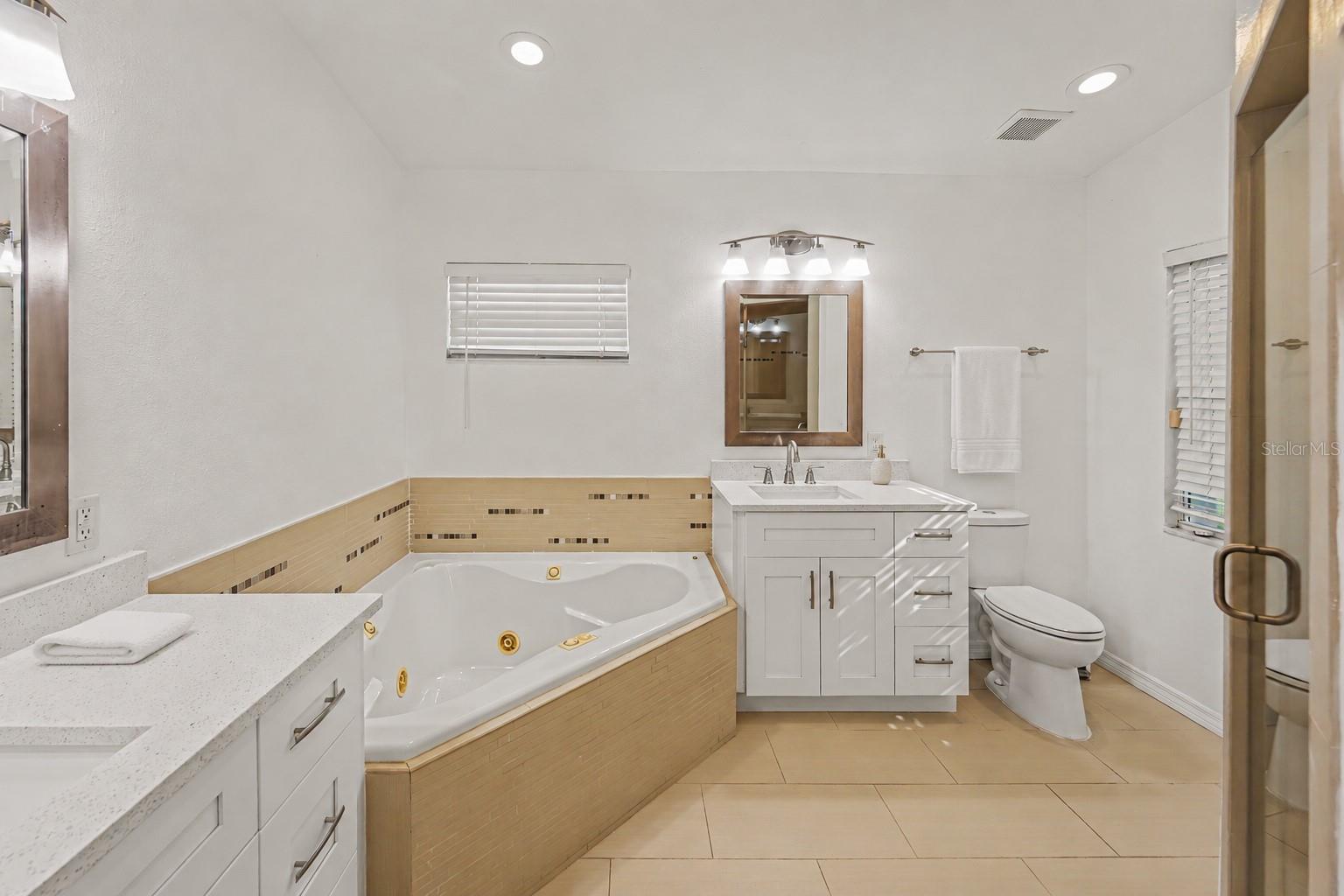 3936 E Eden Roc Cir #1 Property Photo 15