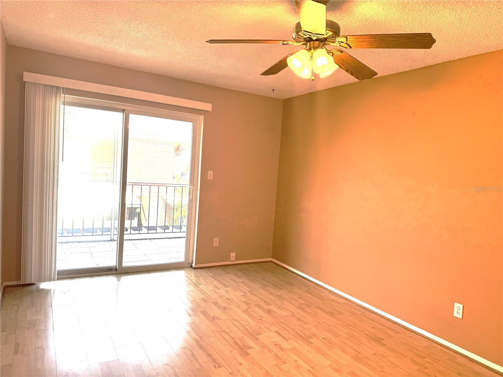 8542 10th St N #c Property Photo 6