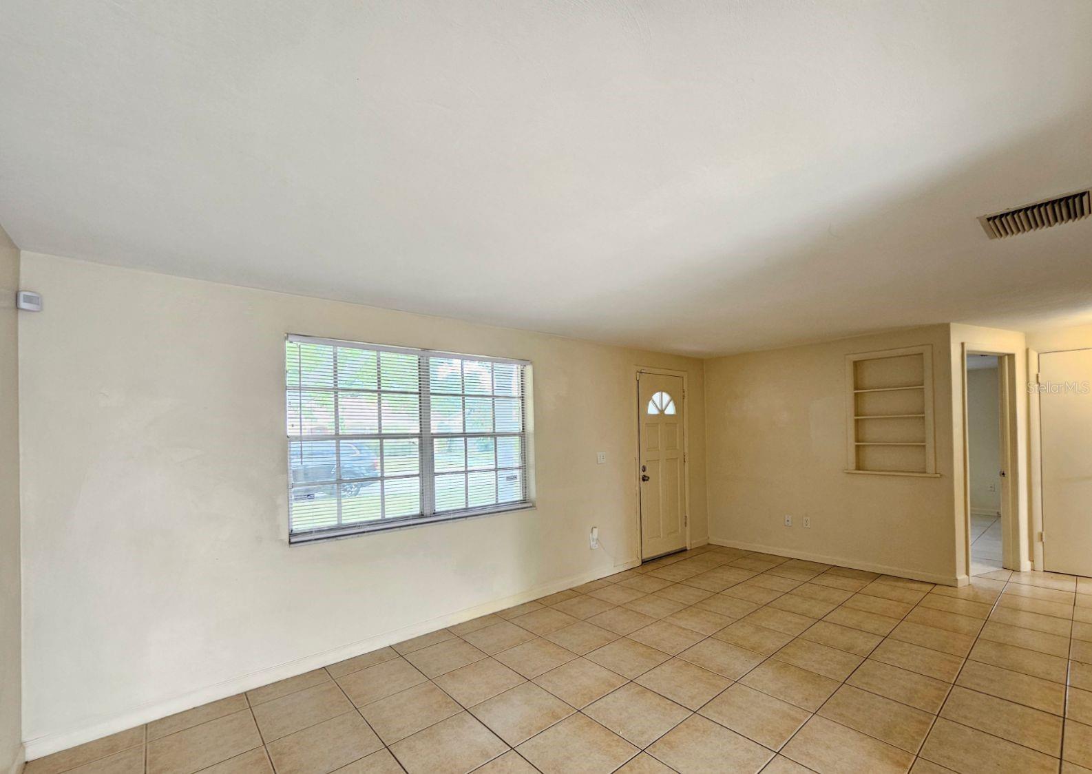 4332 Newbury Dr Property Photo 3