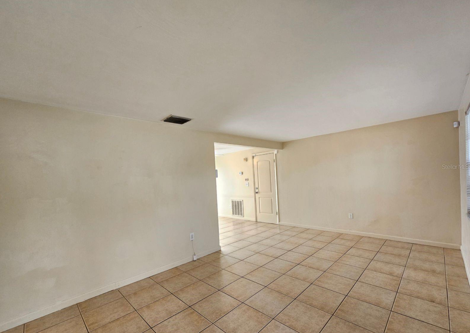 4332 Newbury Dr Property Photo 4