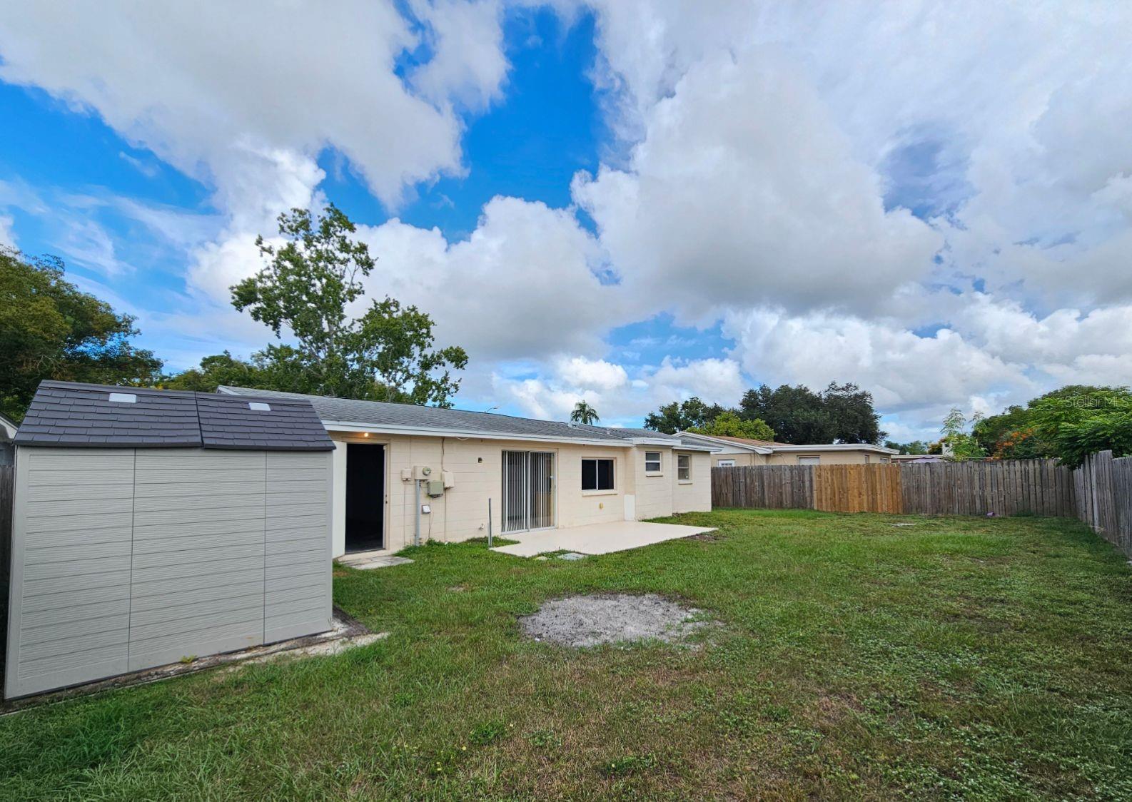 4332 Newbury Dr Property Photo 16