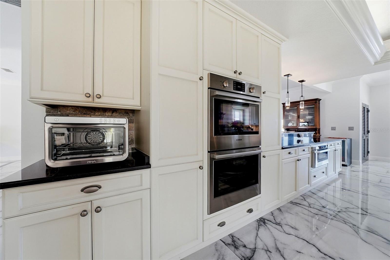 5207 Bay State Rd Property Photo 11