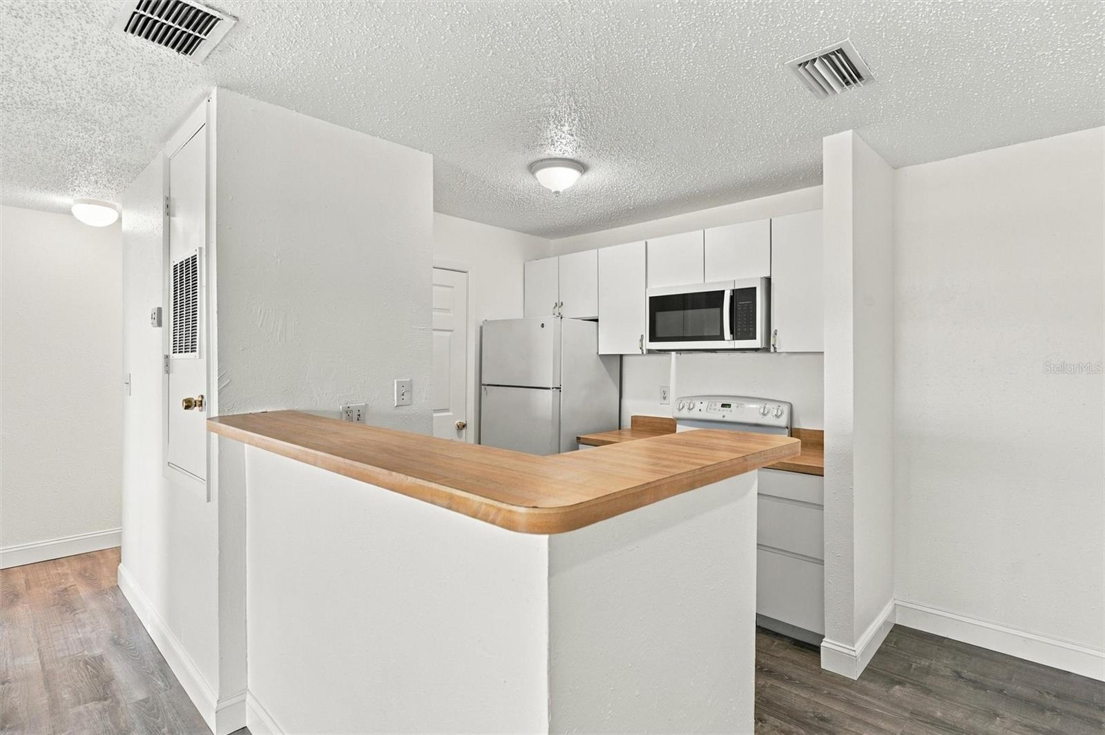 1400 Gandy Blvd N #416 Property Photo 7