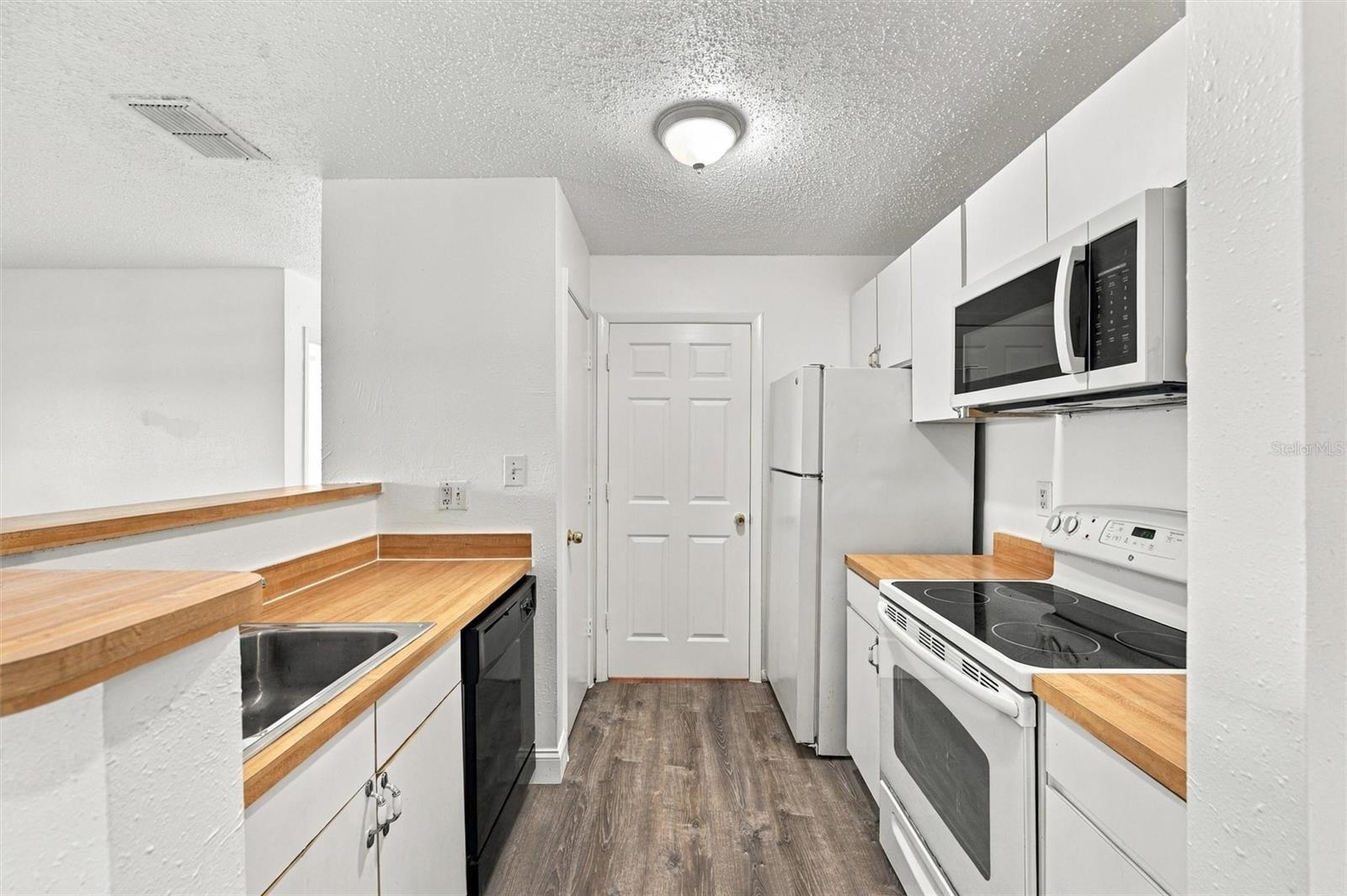 1400 Gandy Blvd N #416 Property Photo 9