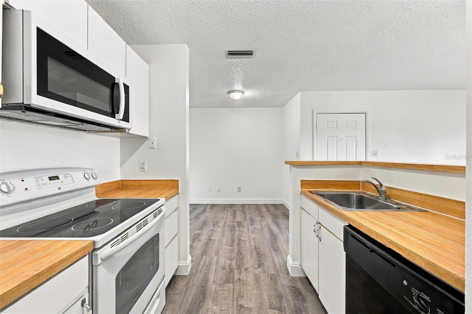 1400 Gandy Blvd N #416 Property Photo 11