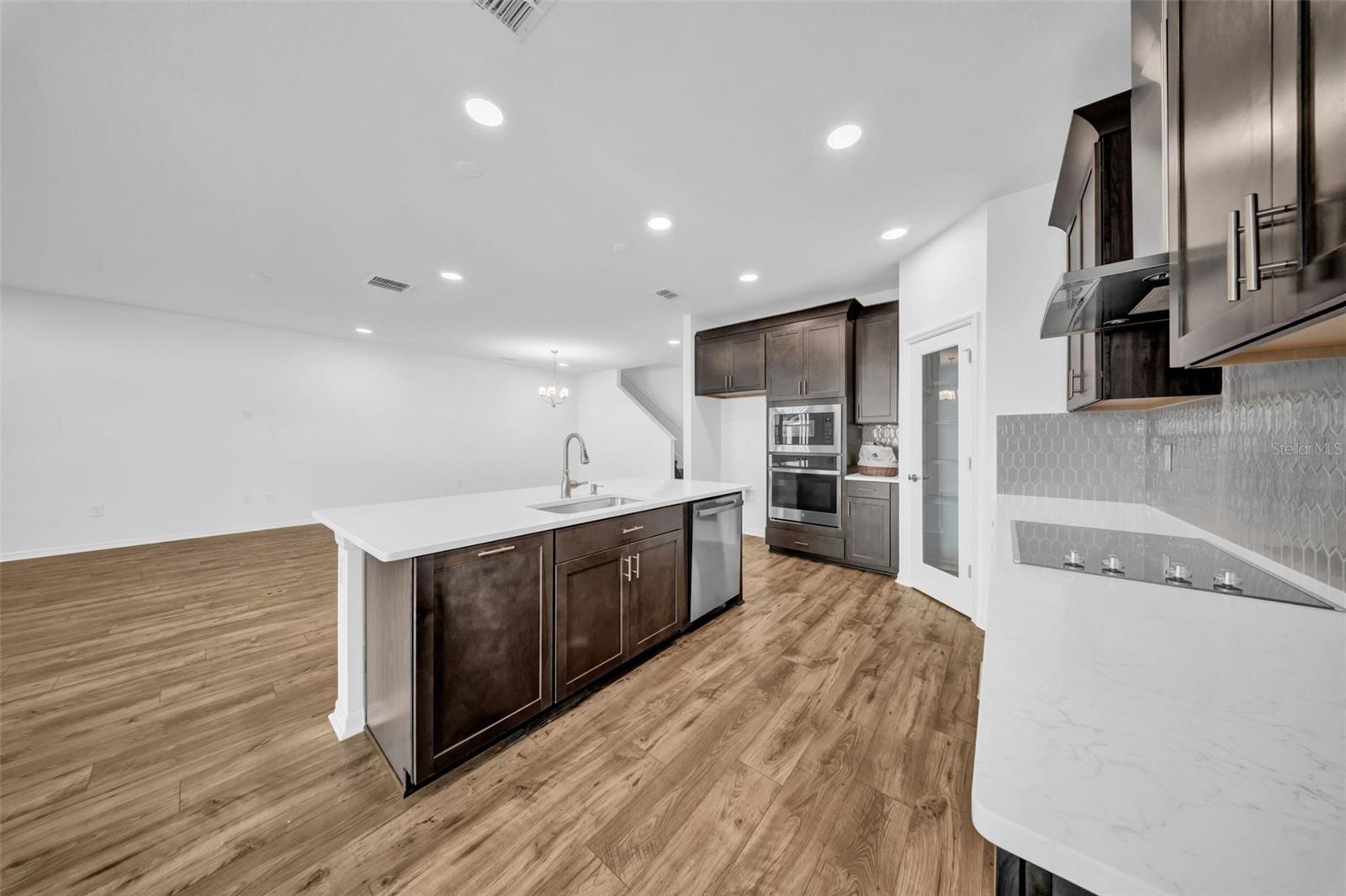 5841 Riverston Ave Property Photo 40