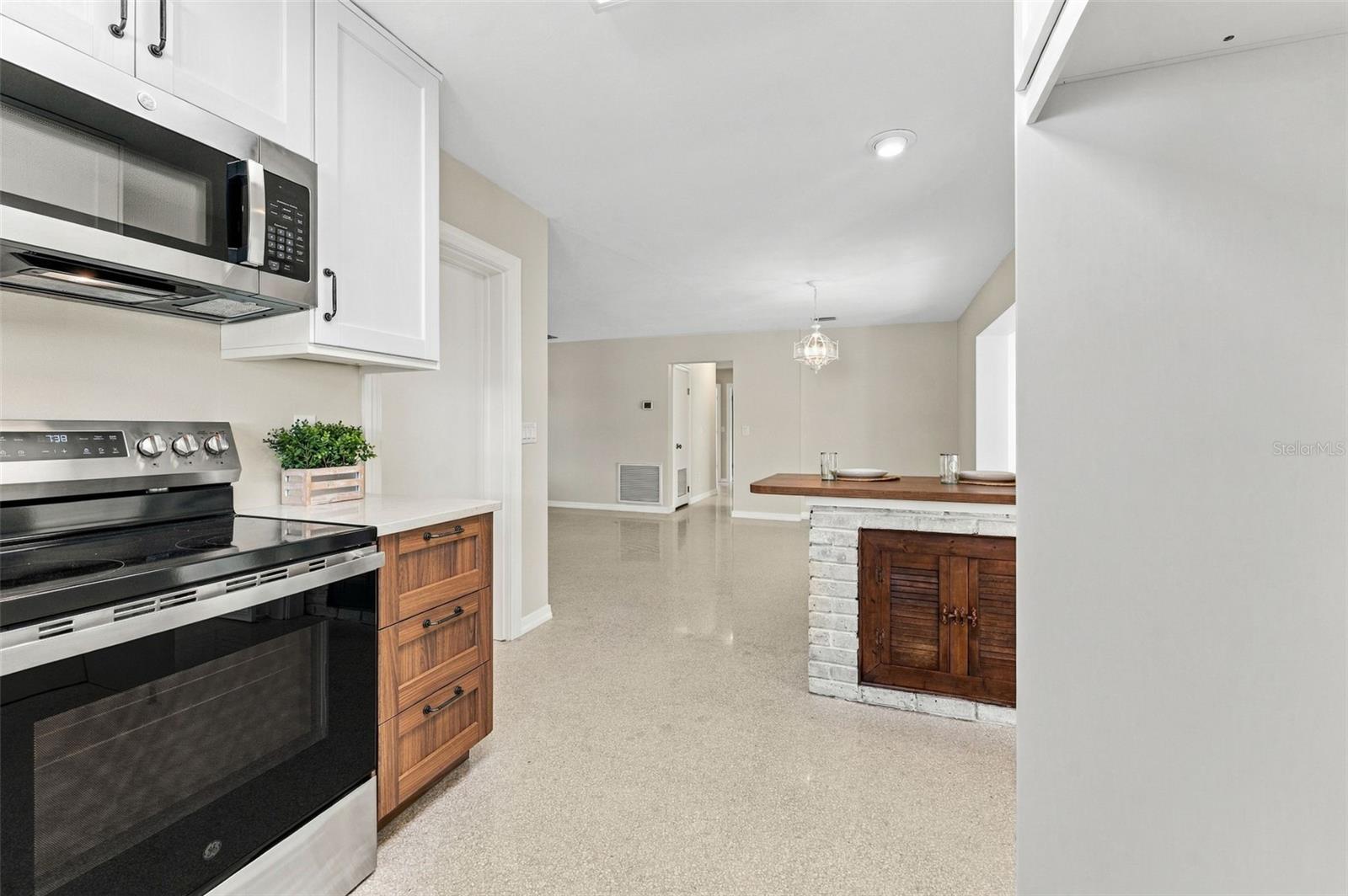 2116 W Minnehaha St Property Photo 4