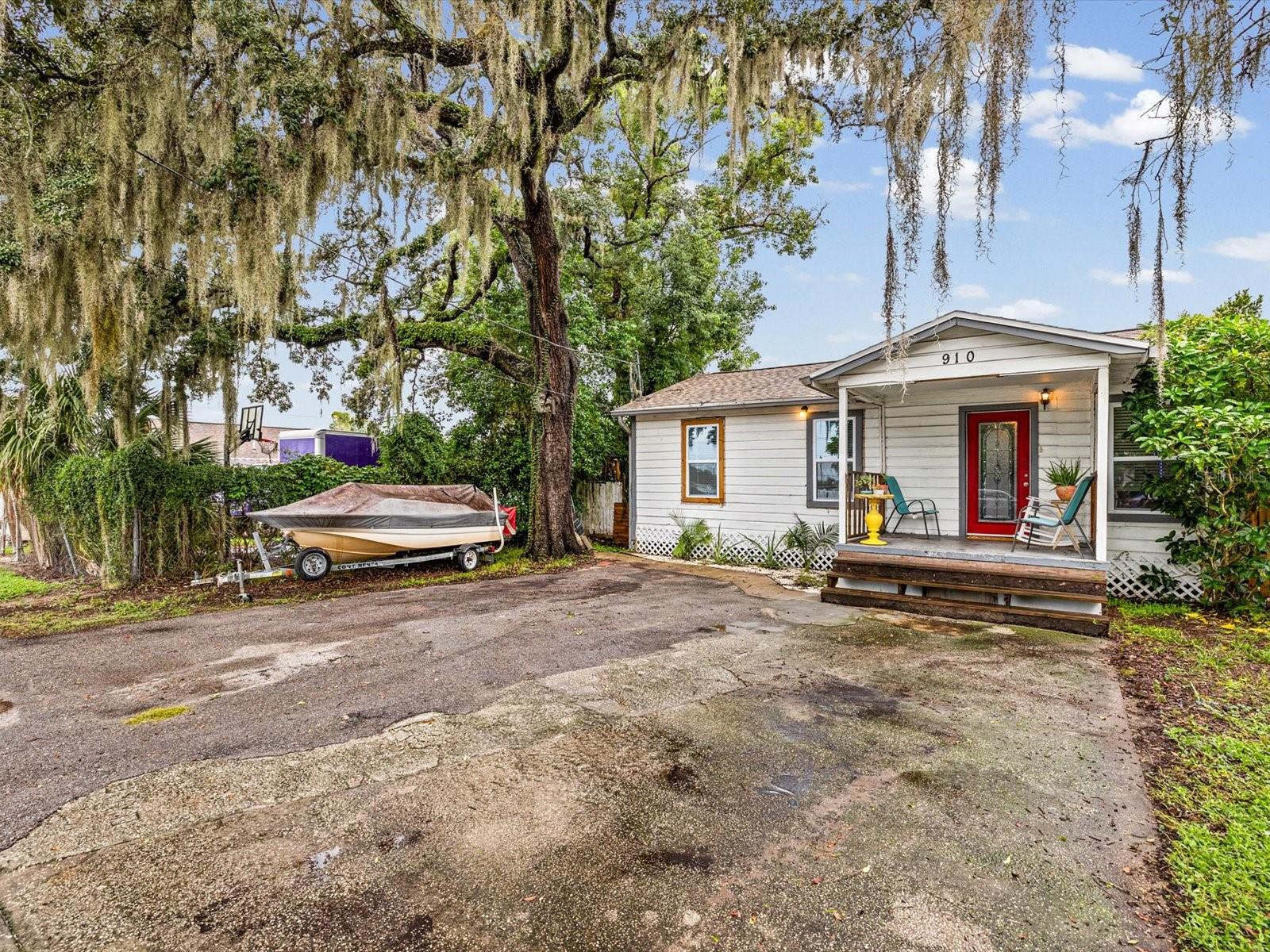 910 E Eskimo Ave Property Photo 3
