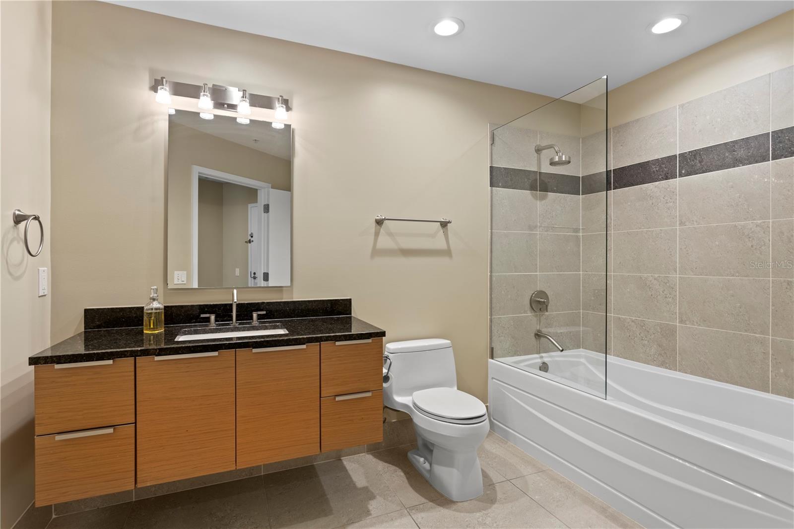 175 1st St S #303 Property Photo 4