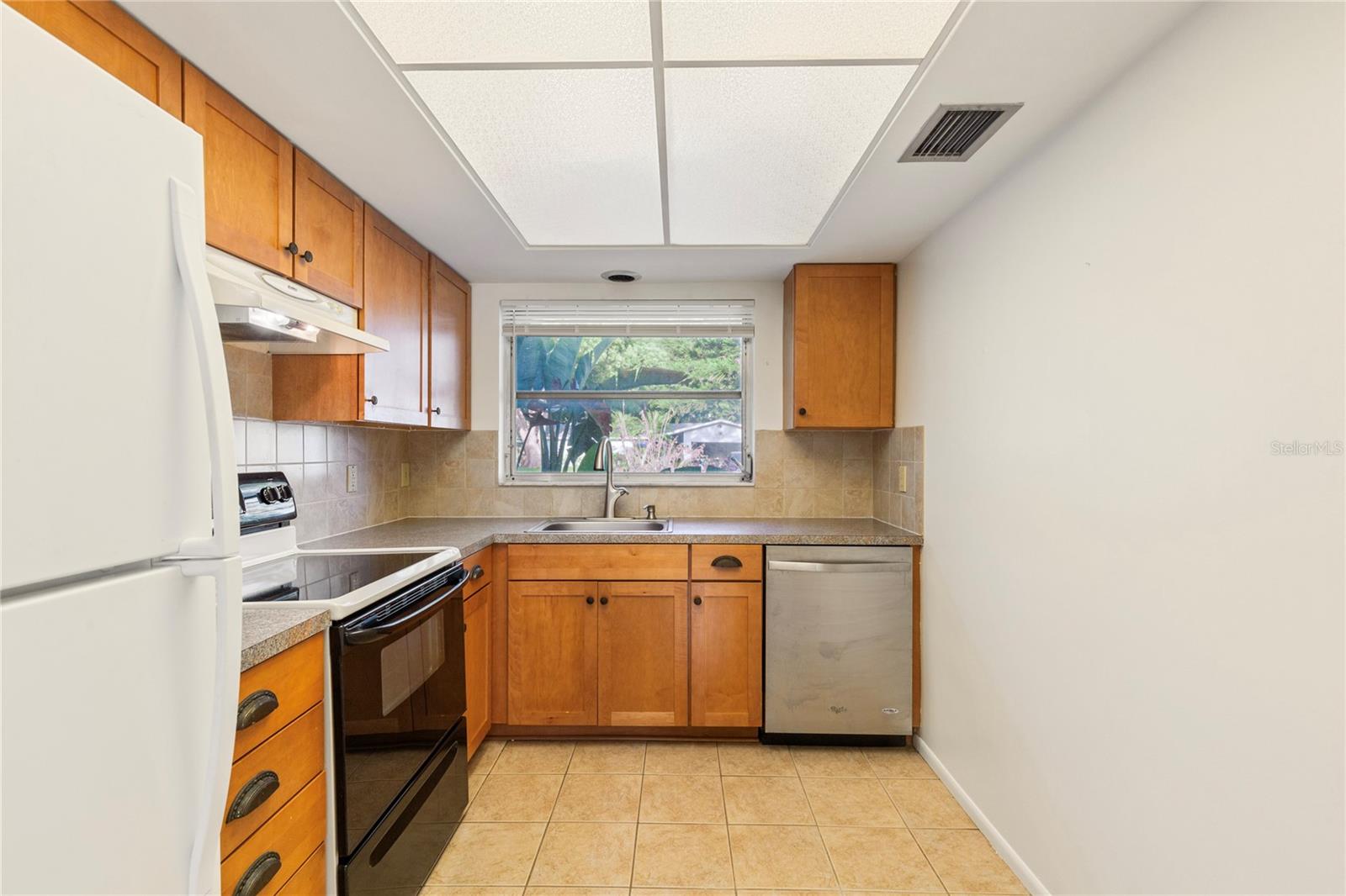 1248 Lazy Lake Rd W Property Photo 3