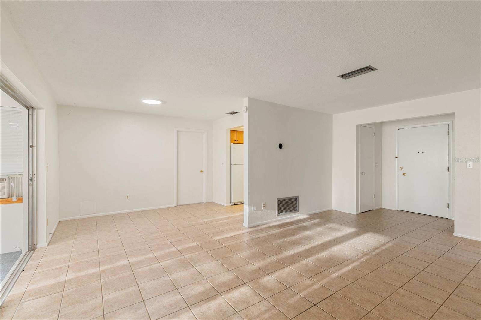1248 Lazy Lake Rd W Property Photo 5