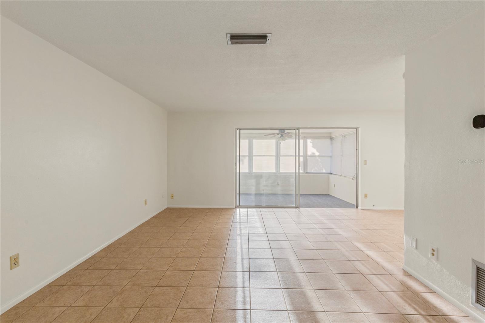 1248 Lazy Lake Rd W Property Photo 6