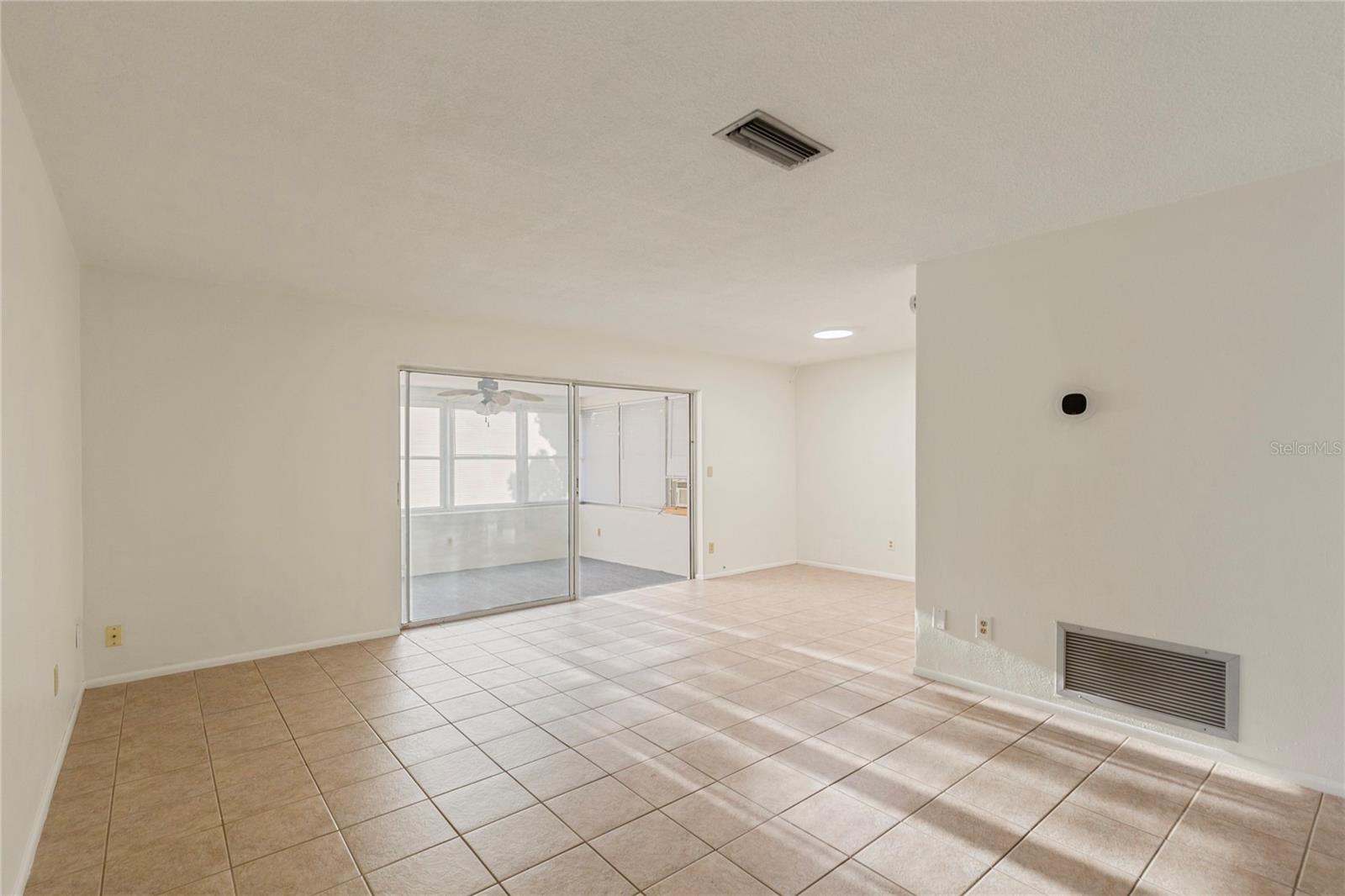 1248 Lazy Lake Rd W Property Photo 7