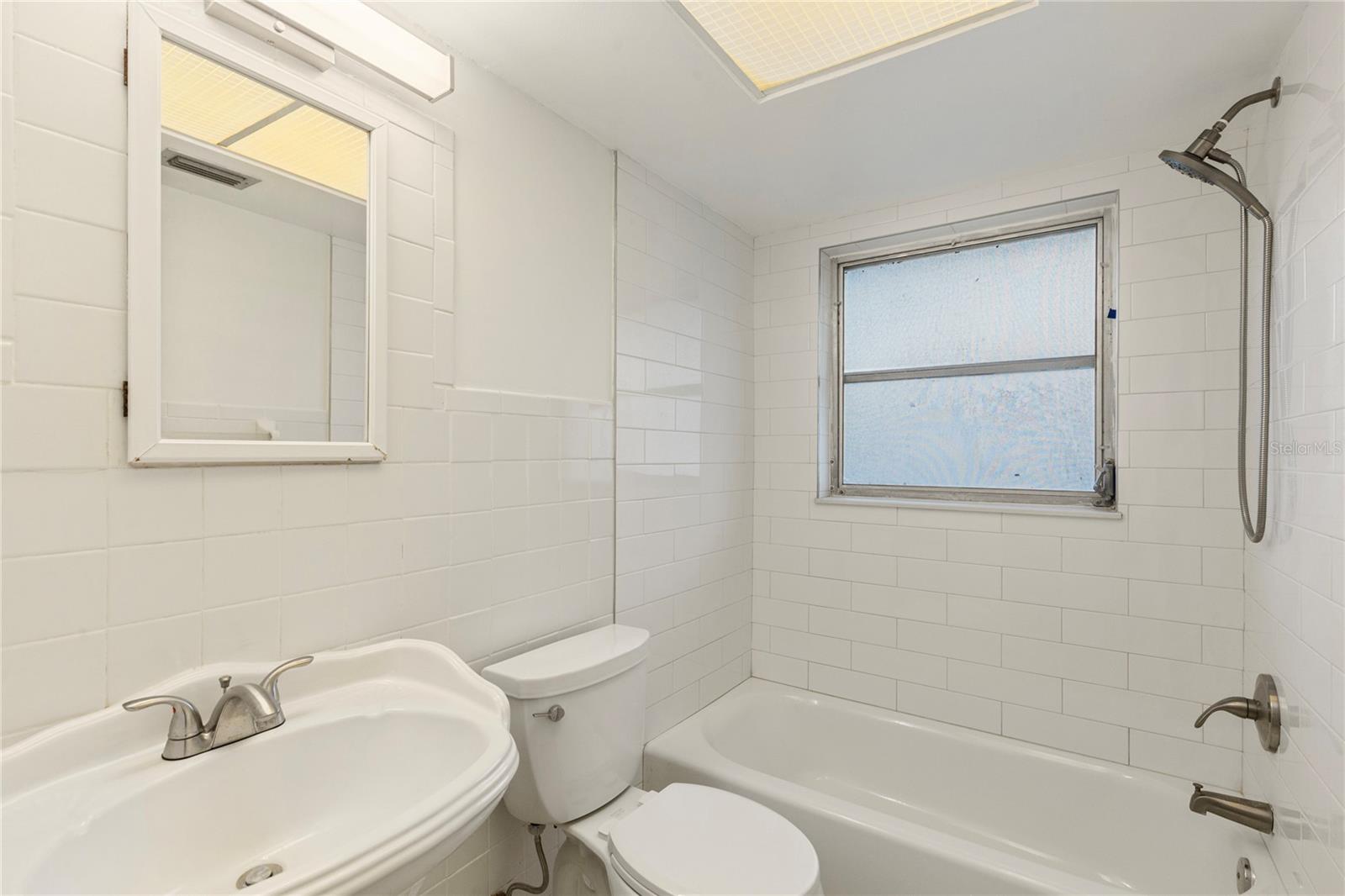 1248 Lazy Lake Rd W Property Photo 13