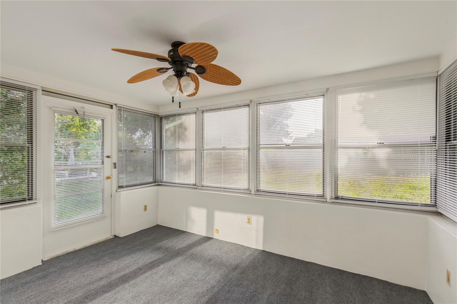 1248 Lazy Lake Rd W Property Photo 15