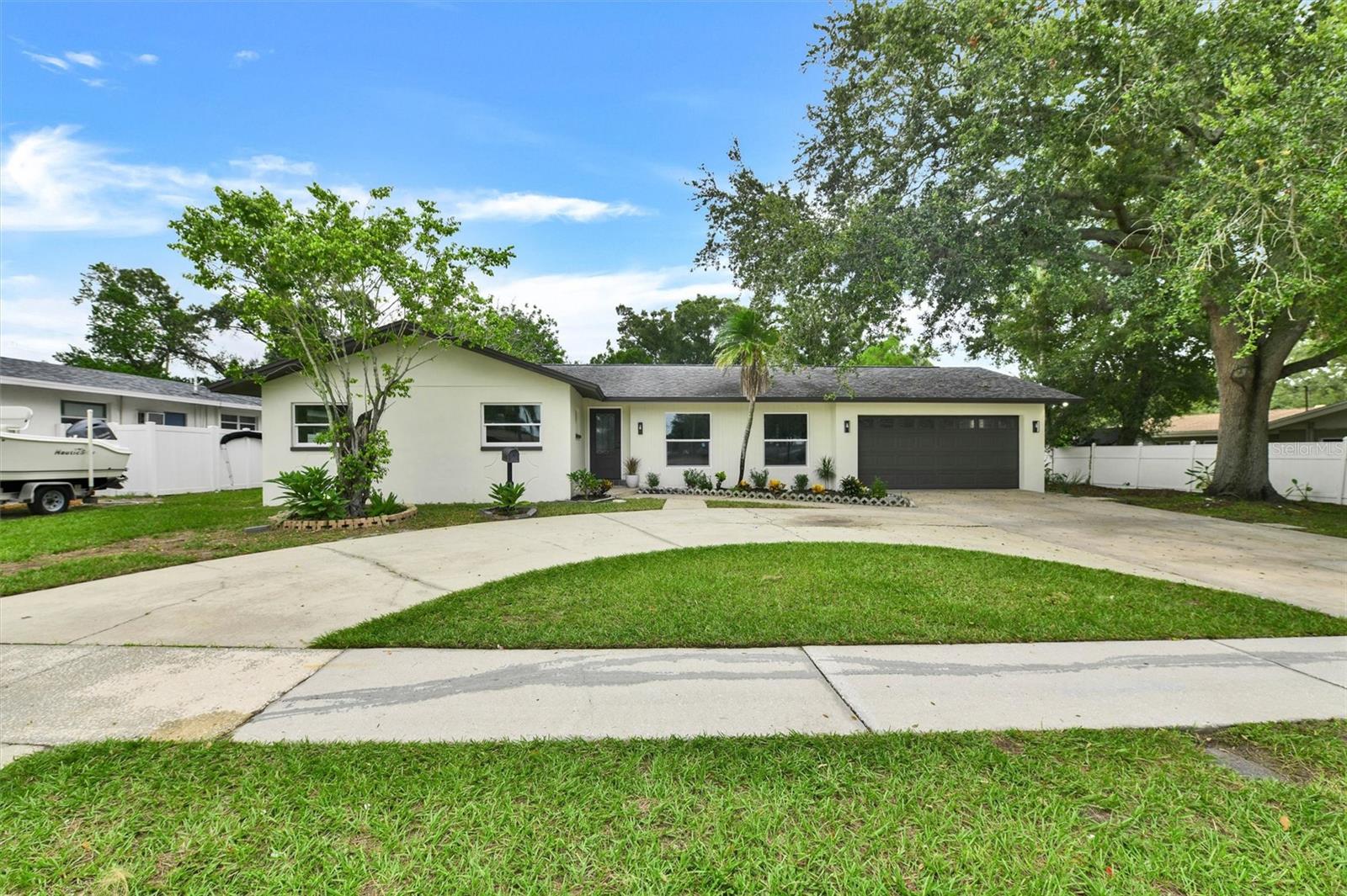 1207 S BELCHER RD Property Photo 1