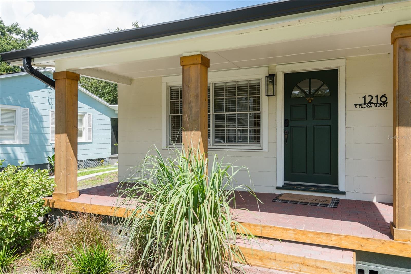 1216 E Flora St Property Photo 2