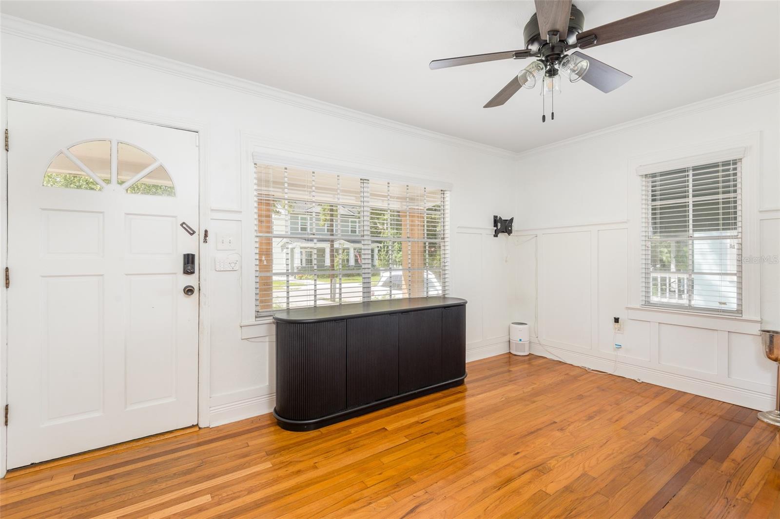 1216 E Flora St Property Photo 3