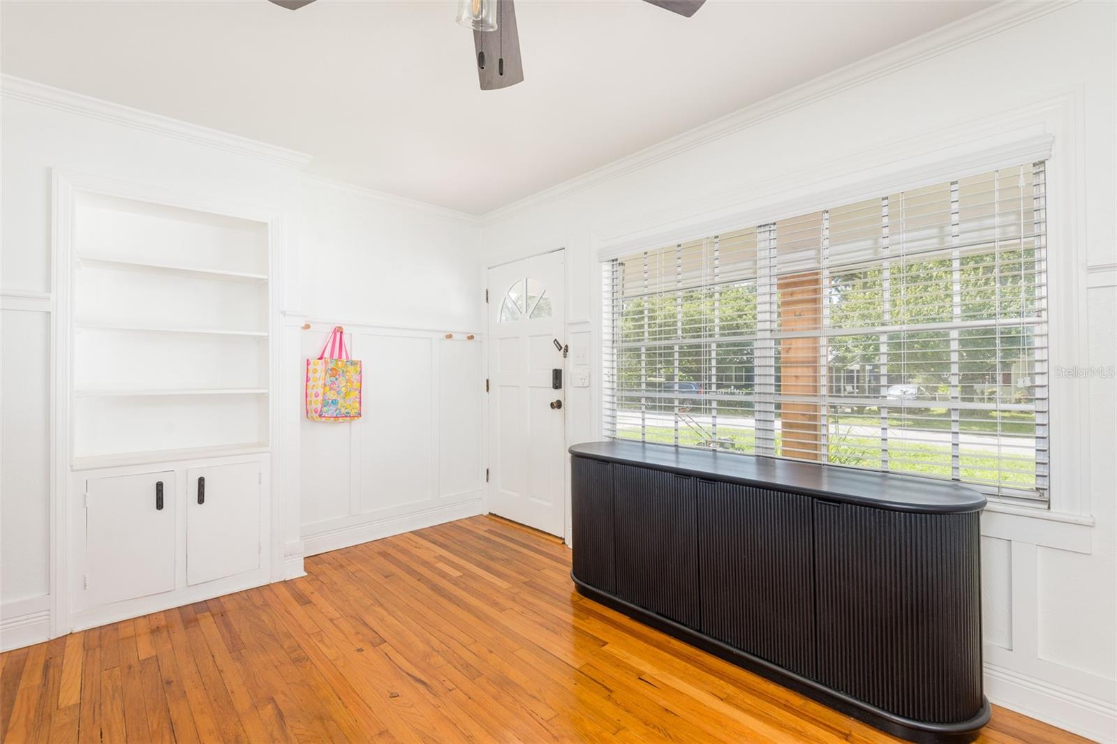1216 E Flora St Property Photo 4