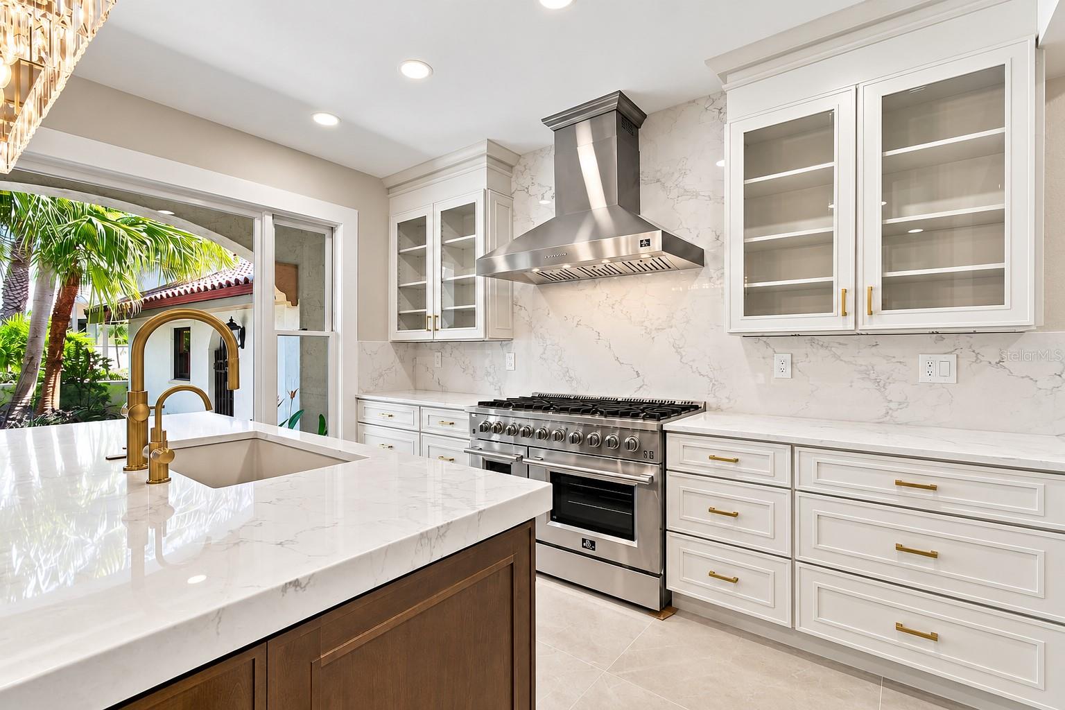 980 Bay Esplanade Property Photo 16