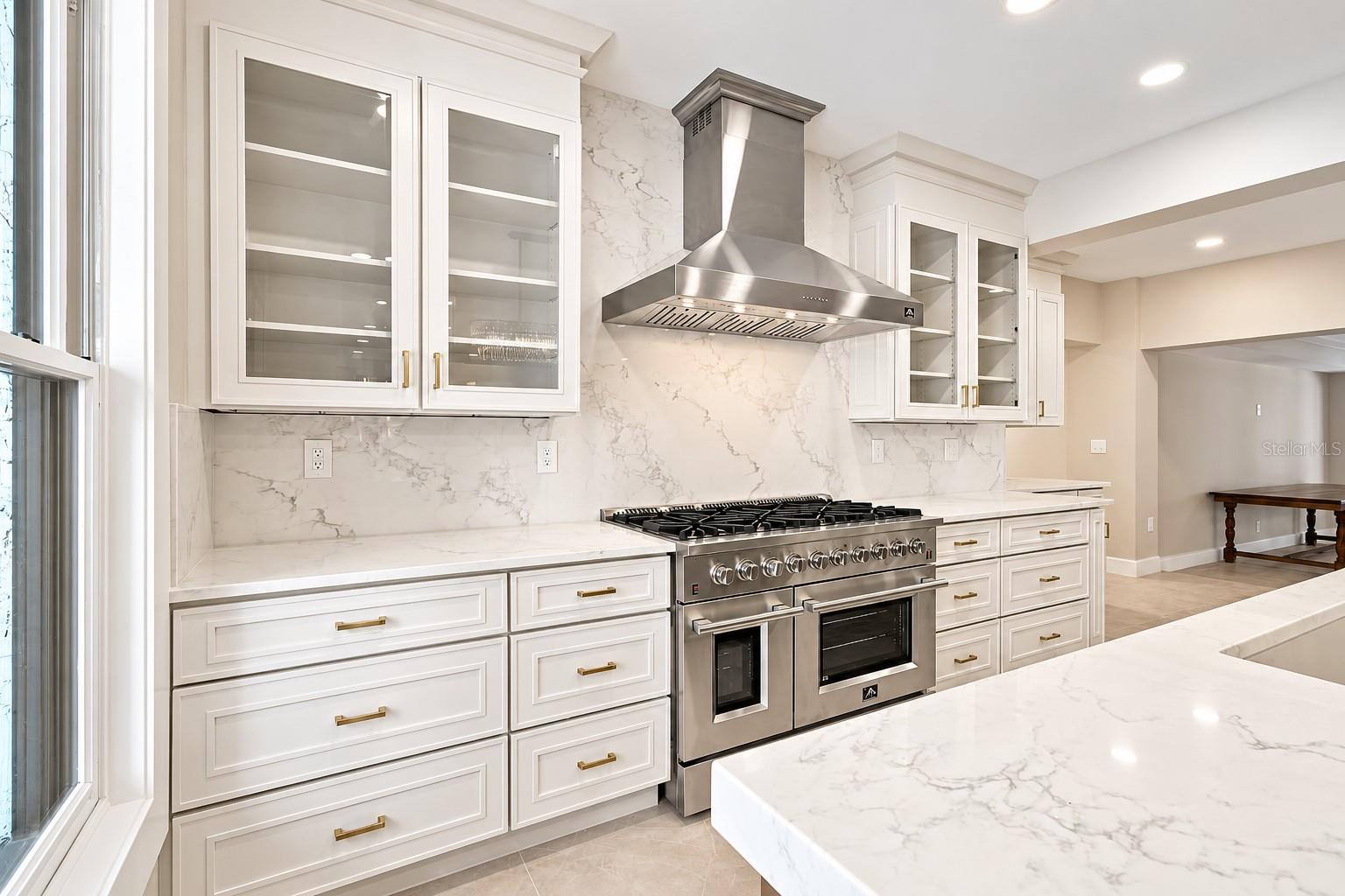 980 Bay Esplanade Property Photo 17