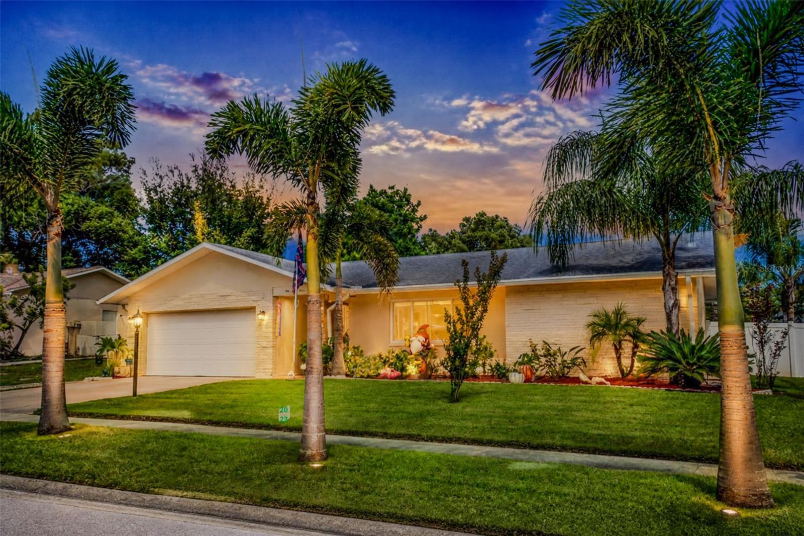161 Sunward Ave Property Photo 2