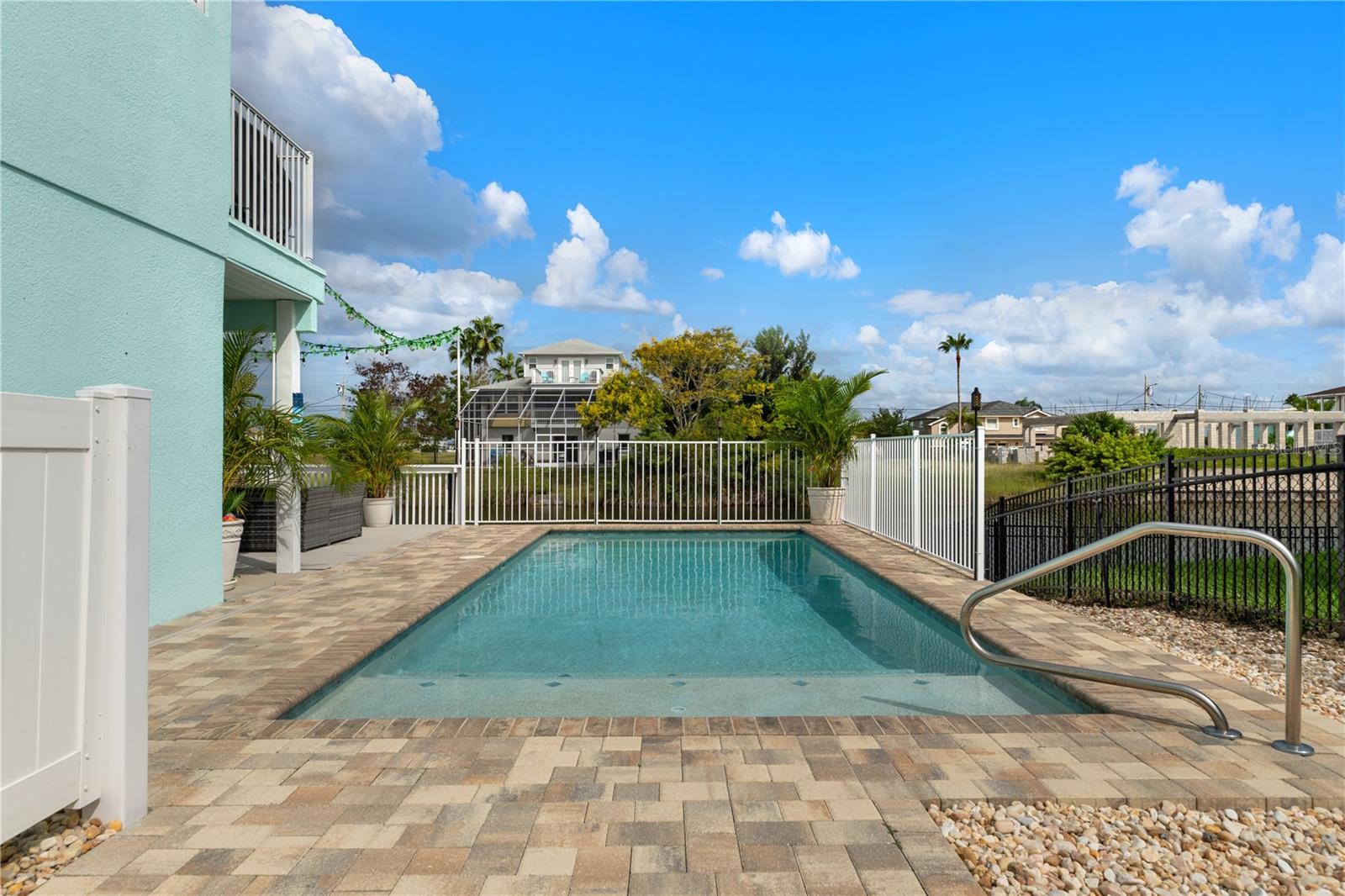 3423 Palometa Dr Property Photo 3