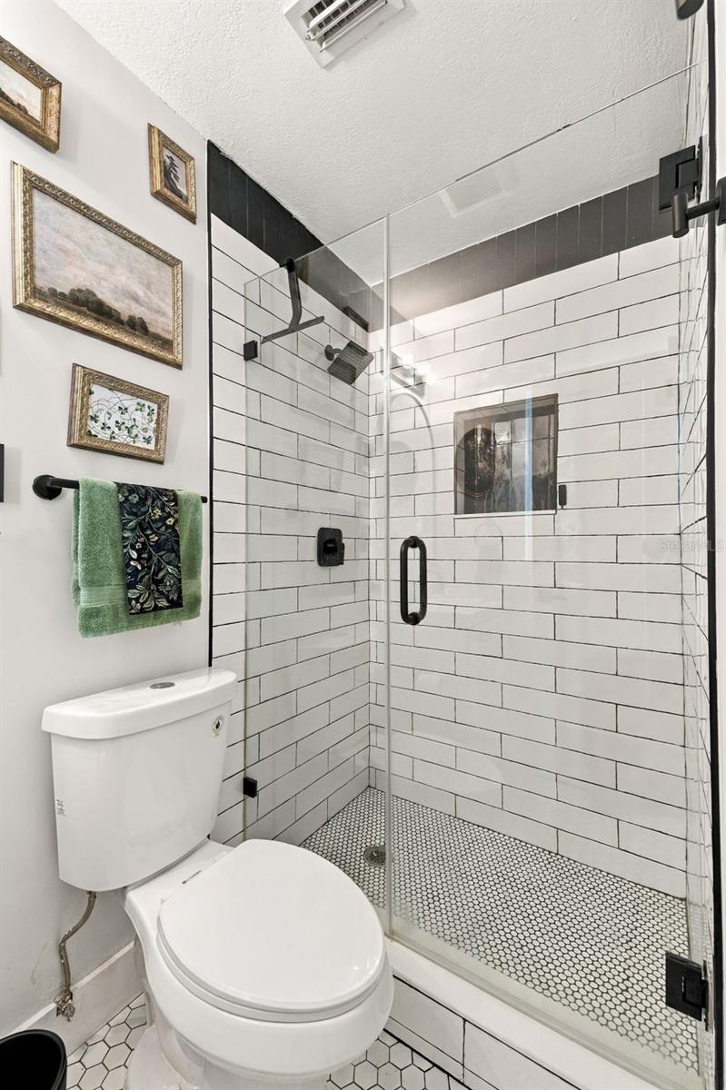 4318 Helena St Ne Property Photo 25