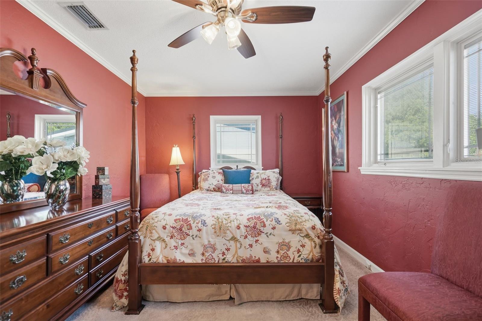 8430 7th St N Property Photo 17