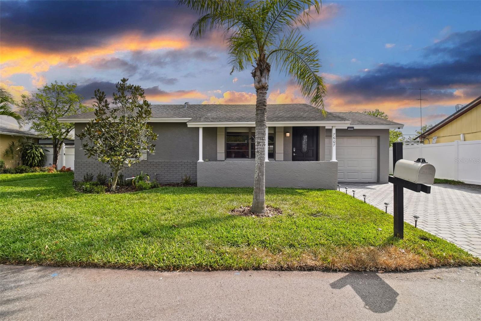 7607 Woodland Oaks Ct Property Photo 1