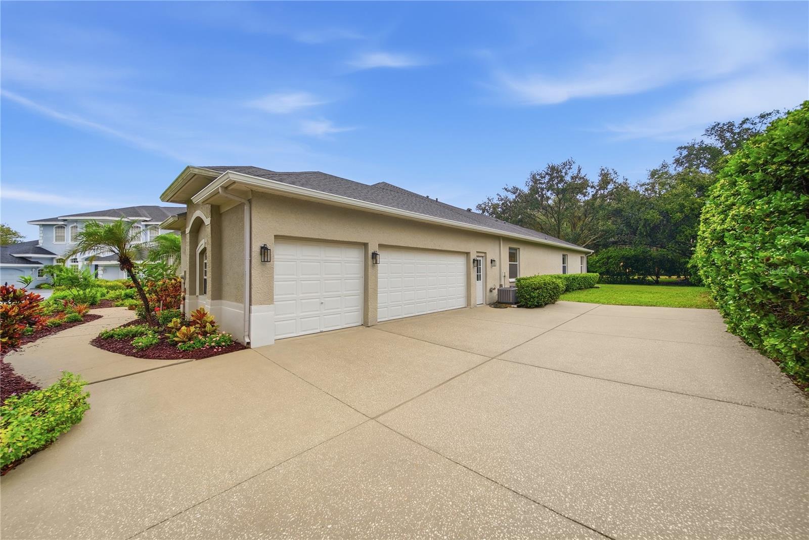 4034 Executive Dr Property Photo 5