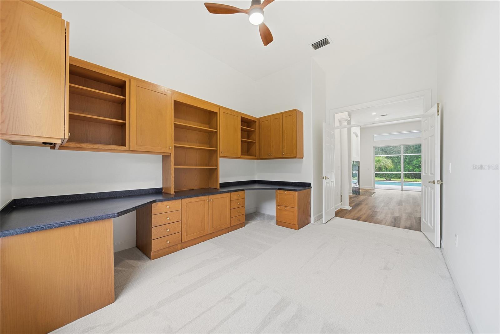 4034 Executive Dr Property Photo 10