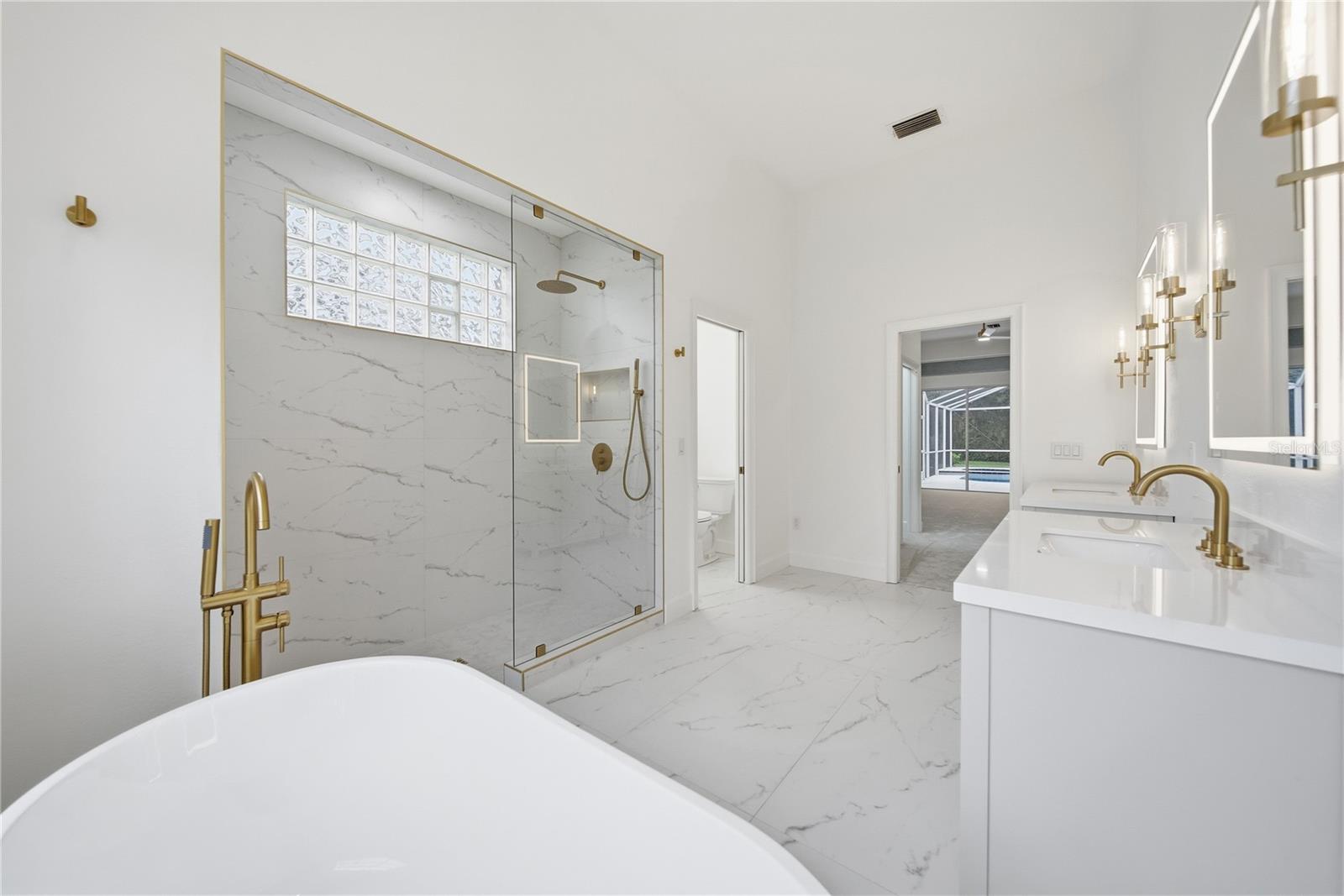 4034 Executive Dr Property Photo 16