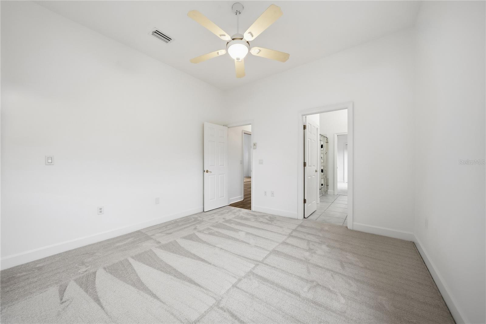 4034 Executive Dr Property Photo 28