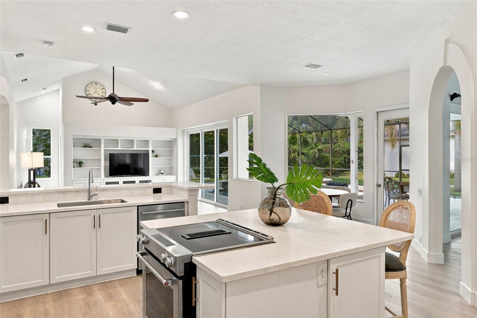 3553 Florian Ter Property Photo 4