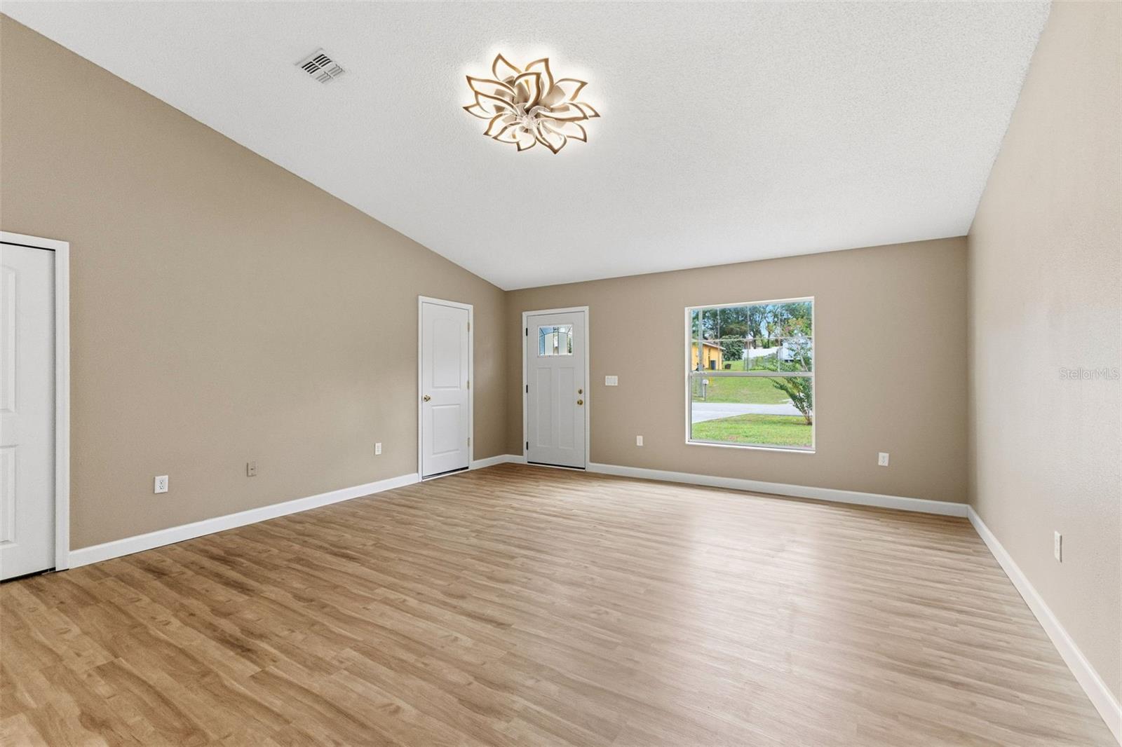 13393 Twin Lake Ave Property Photo 9