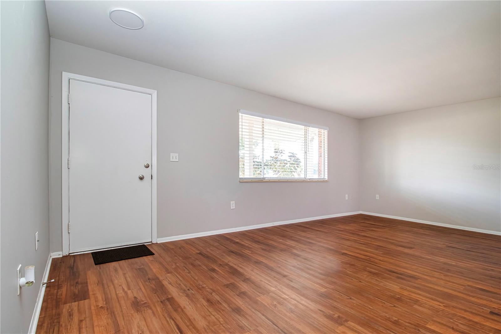 1507 N Lake Dr Property Photo 7