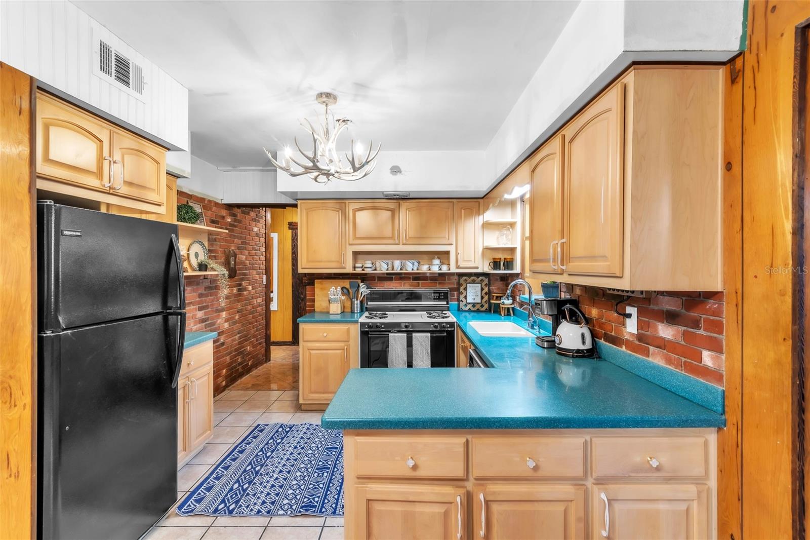 1488 Laconia Dr E Property Photo 10